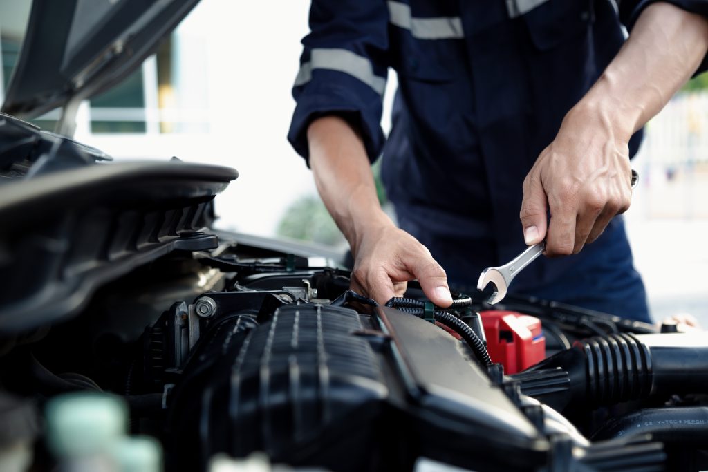 Mechanic,Are,Using,The,Wrench,To,Repair,And,Maintenance,Auto